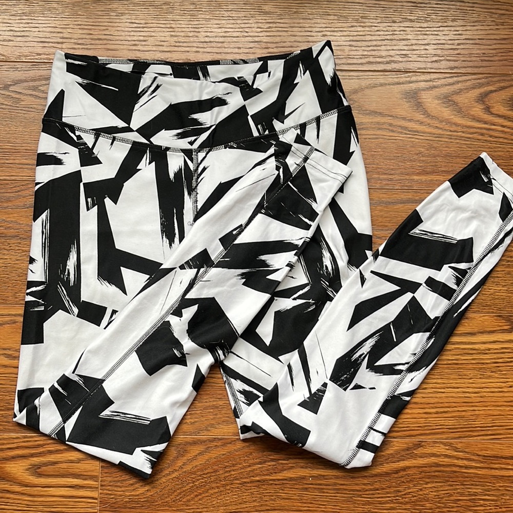 Nike women’s running leggings size medium